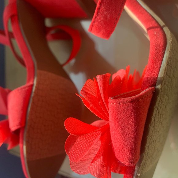 Never worn, coral red floral sandals, size 8 - Picture 8 of 14